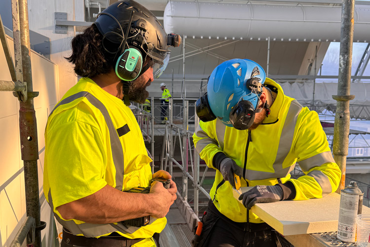 Ljust och fräscht badrum som renoveras